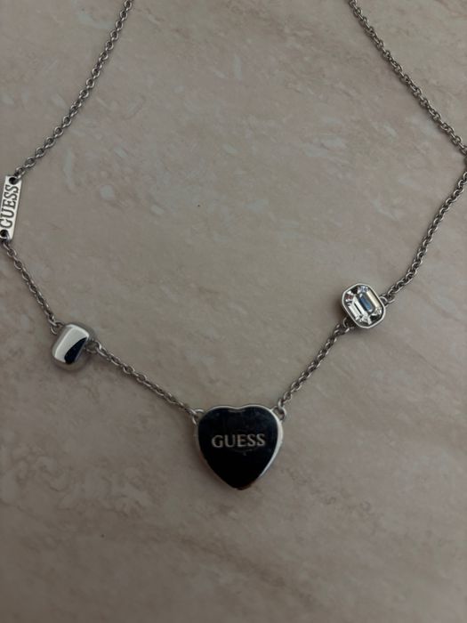 Оригинално колие на guess