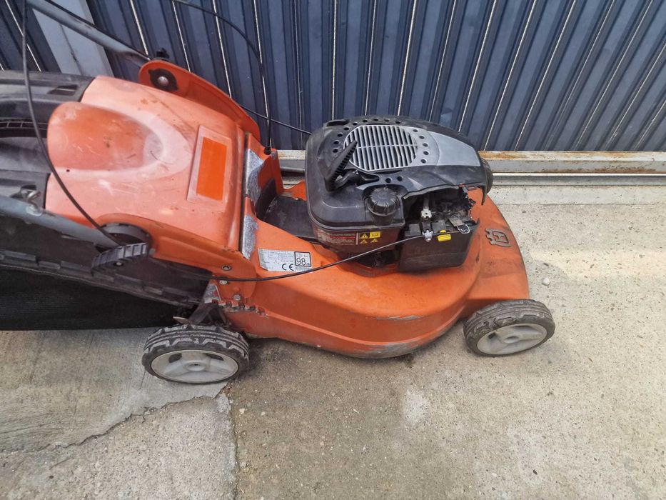 Masina de tuns iarba HUSQVARNA pe benzina BRIGGS 4CP TRACTIUNE COS