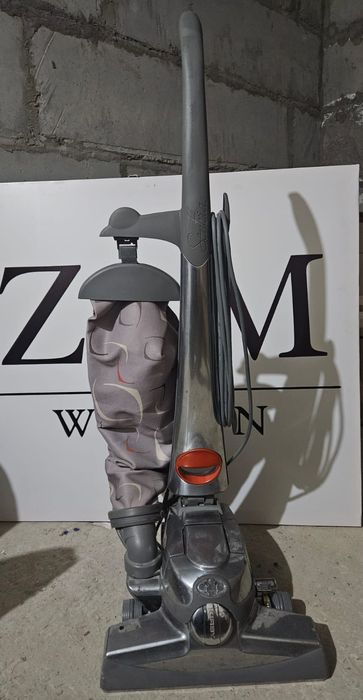 Пылесос Кіrвy. Очень мощный. Почти новый