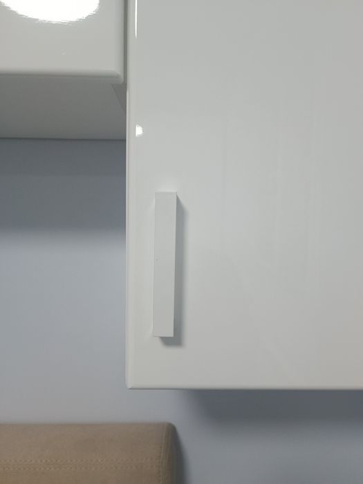 Мебелни дръжки - бял гланц, метални 128мм, 18 броя