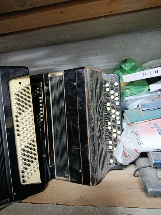 Баян 4 штуки нужен ремонт