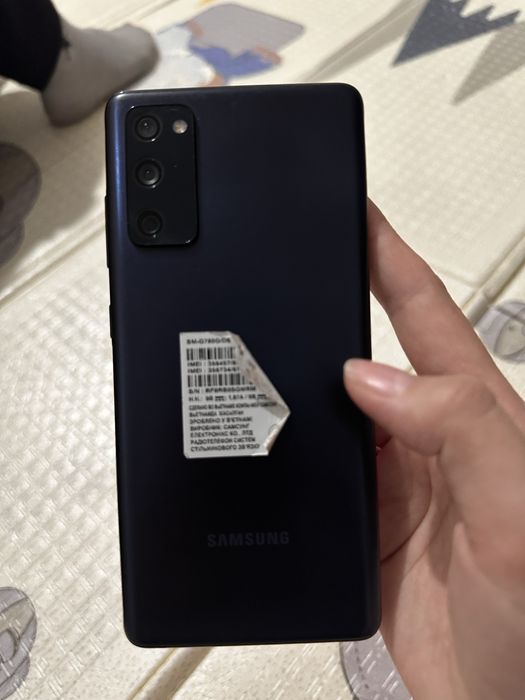Продам самсунг S20 FE