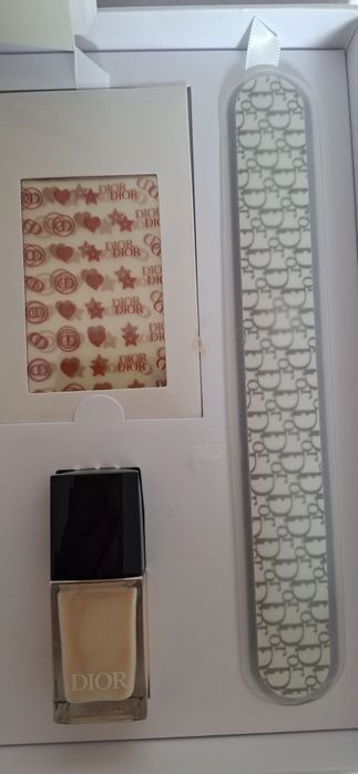 DIOR нов оригинален комплект-лак за нокти, пиличка и стикери