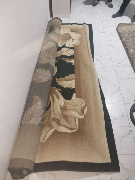 Гиламлар сотила 3 та