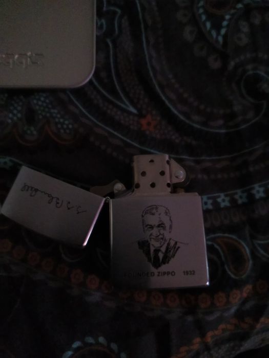 Zippo новая. Зажигалка