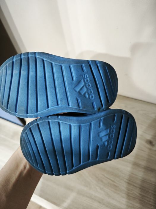 Обувки за момче  20 размер Адидас  adidas
