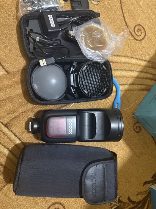 Светкавица за камера GODOX V1