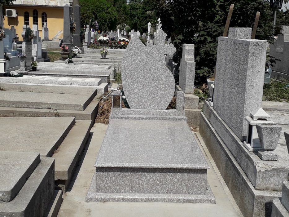 Lucrari monumente funerare ,mozaic, marmura si granit .