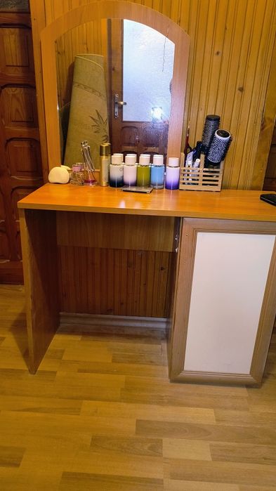 Тоалетка за спалня цвят череша