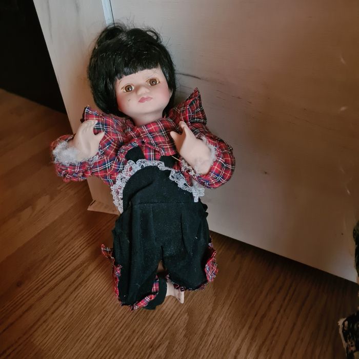 Vand două papusi superbe