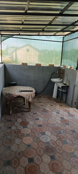 Свою Дачу на квартиру 2-х эт.в новбахоре душ+туалет внутри