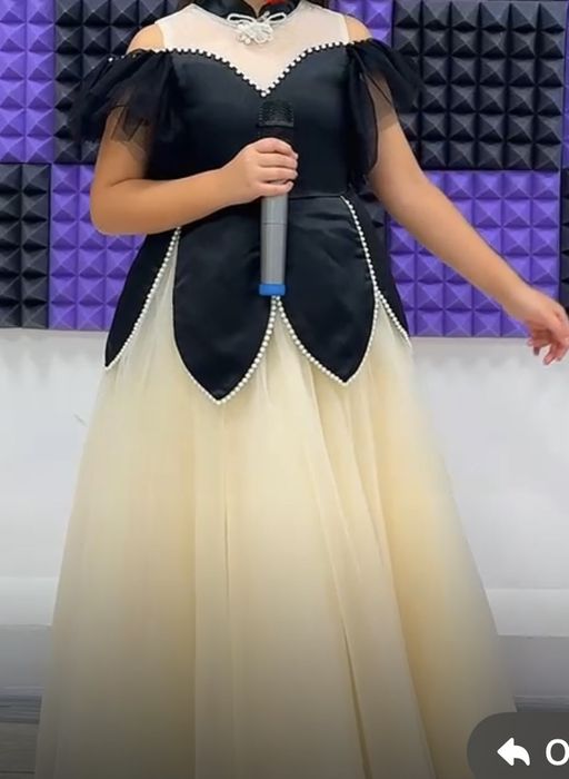 продам платье на девочек  на 8,9,10 лет