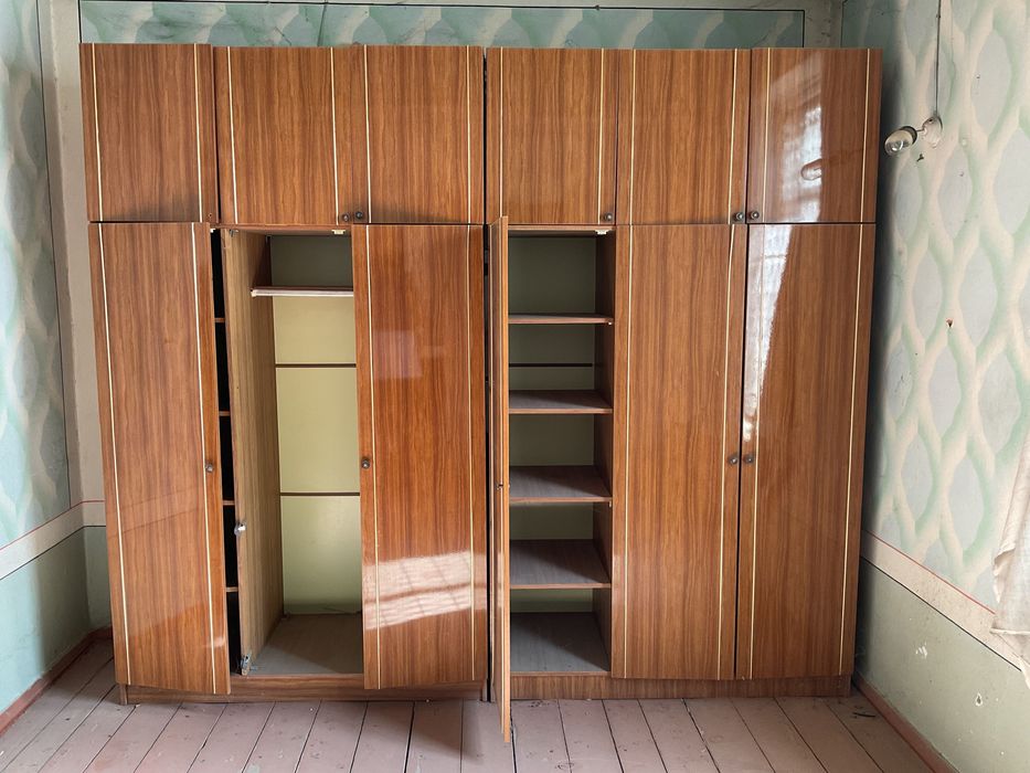 Шифоньер продается трех дверная, б/у в хорошем состояние.