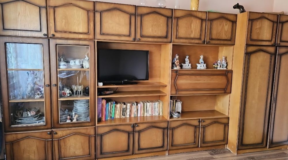 Vând mobilă veche din lemn – stare bună