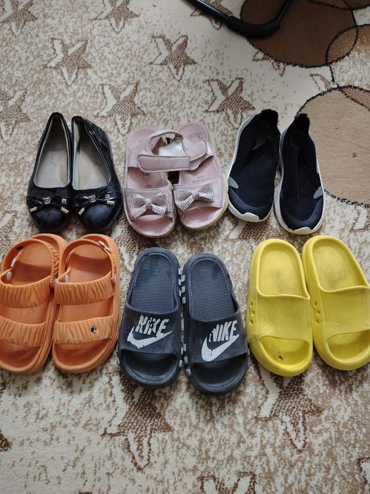 Отдам даром детскую обувь