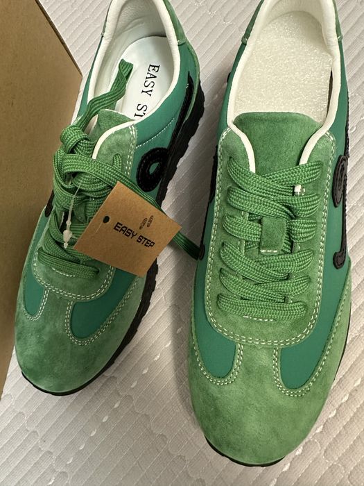 Кроссовки лёгие, комфортные