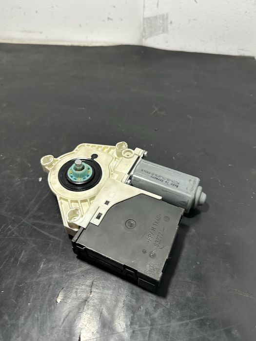 Motoras macara geam dreapta fata Volkswagen Vw Passat B6 1K0959792H