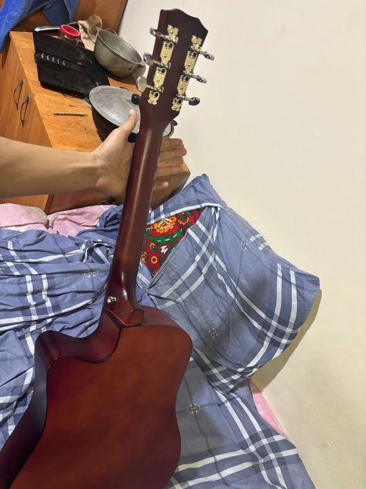 продается гитара