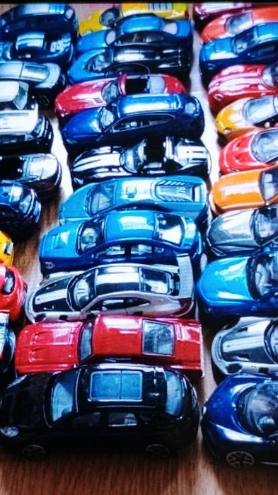 Lot masinute metalice jucarii copii peste 300 buc Burago Maisto etc