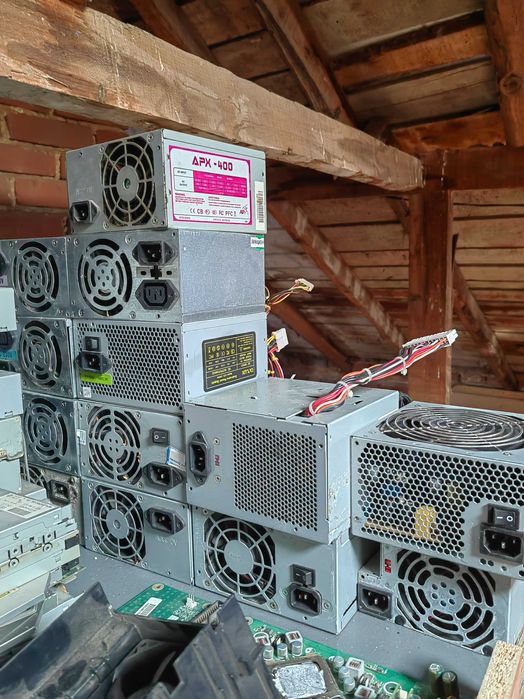 Компютри, дънни платки с процесори, захранвания, видео карти и мн др