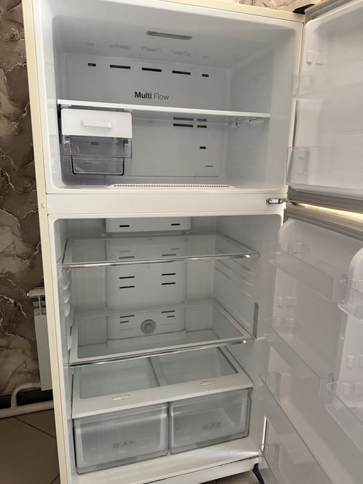 Холодильник Samsung