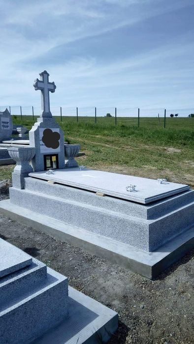 Monumente funerare iasi