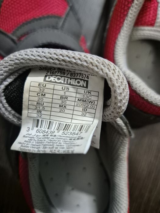 Vând încălțăminte copii.