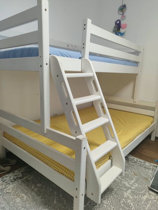 Продам двух яруснную кровать