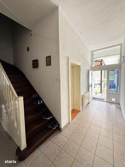 Casa in Bran cu SPATII  COMERCIALE, zona centrala