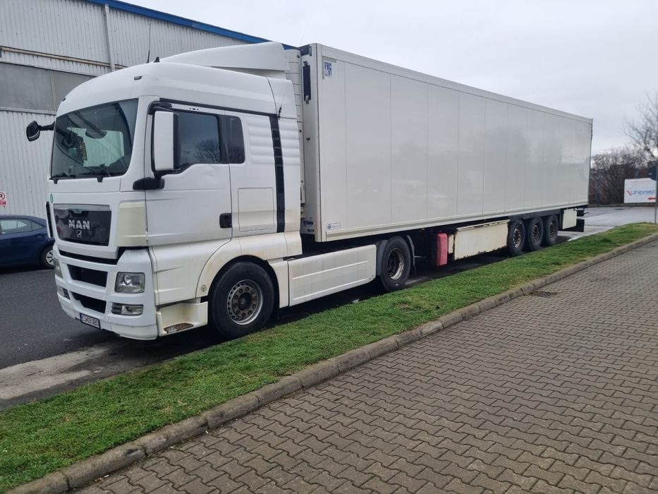 Se vinde 2 camioane si 2 semiremorci frigorifice