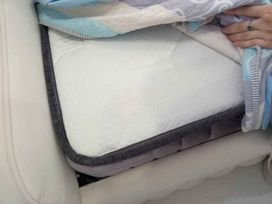 Продаётся детская кровать - диван с ортопедическими матрасами 2 места