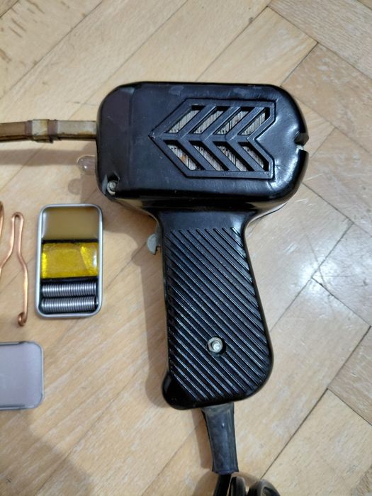 Pistol de lipit Românesc