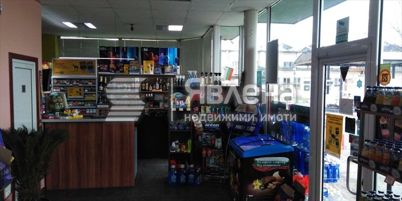 Бензиностанция  на главния път за Сливен, село Крушаре