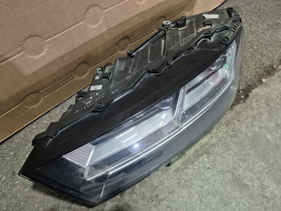 Ляв фар Audi Q7 4M  Ауди КЮ7 SQ Matrix