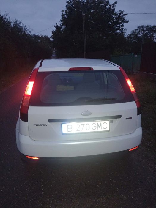 Vând Ford Fiesta