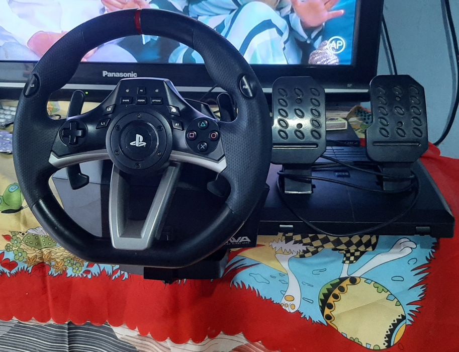 Vand Volan cu pedale Hori Apex + suport prindere (PS3/PS4/PC) – Stare excelentă