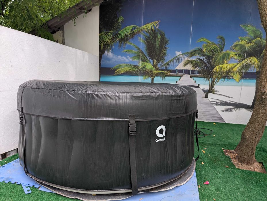 Jacuzzi gonflabil cu funcție de încălzire, și hidromasaj pt. 2-4 pers.