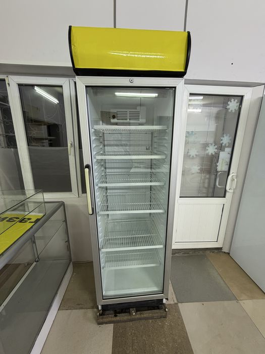 Продам витринный холодильник