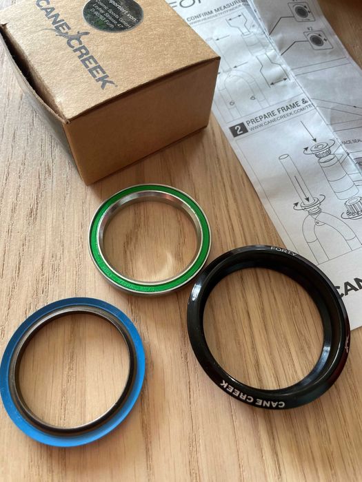 Главина DT Swiss, чаша (headset) Cane Creek ZS, ос Rock Shox Maxle 15