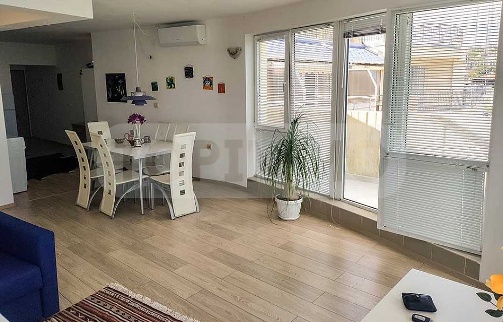 Двустаен апартамент с уникална морска гледка в град Бяла