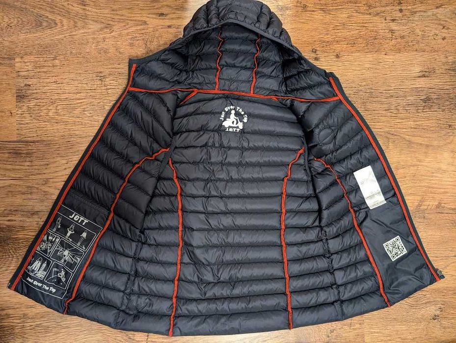 Ултралек Дамски пухен елек с качулка JOTT