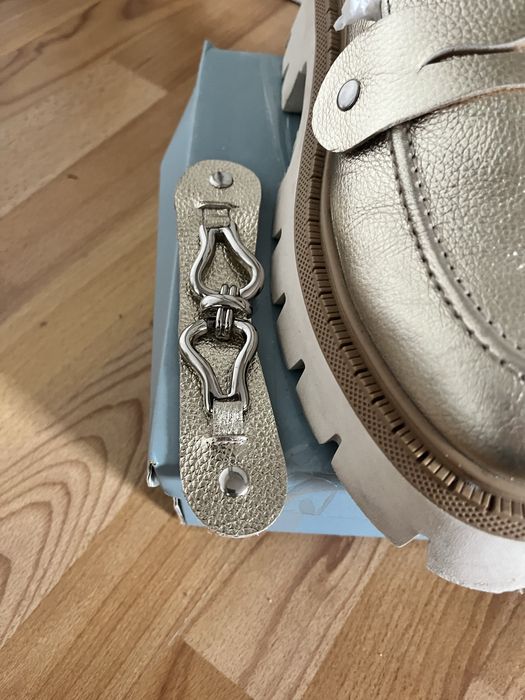 Златни лоуфъри на Aquamarine от естествена кожа