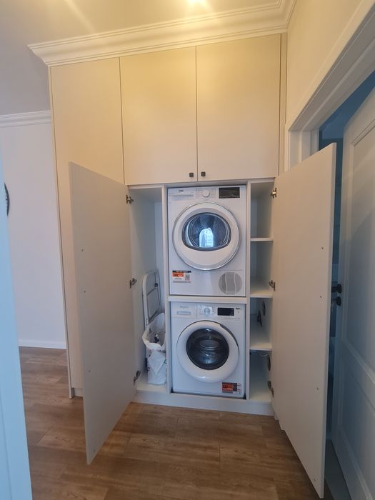 Închiriez apartament cu trei camere în bloc nou mobilat si utilat