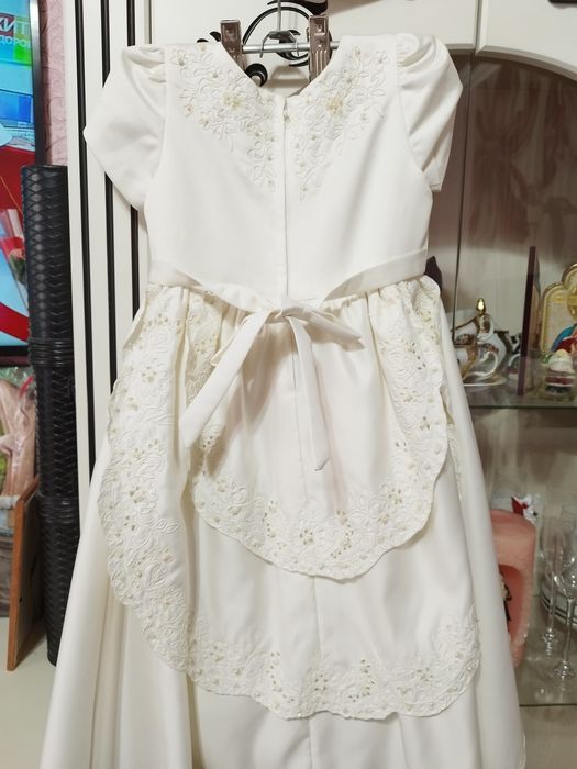 Платье нарядное на4-5 лет