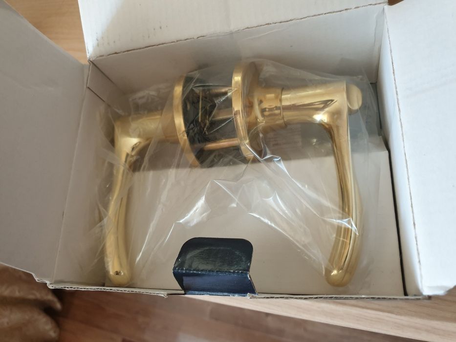 Продам дверные ручки