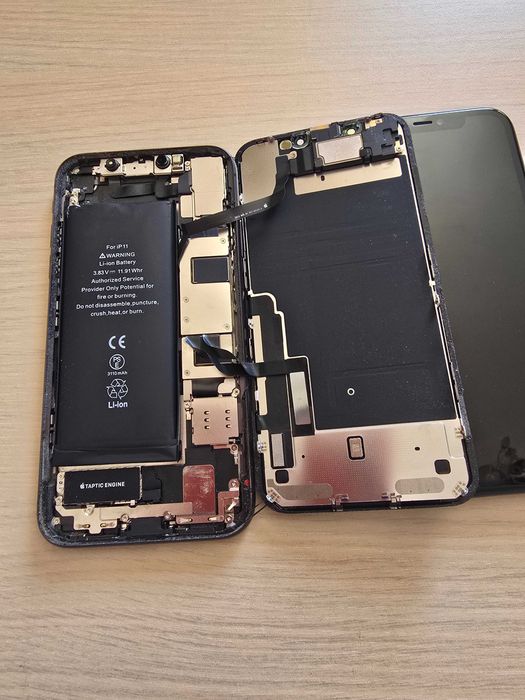 Ecran Iphone 11 gri negru