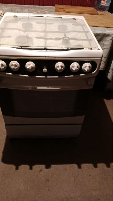 Продам газовую плиту