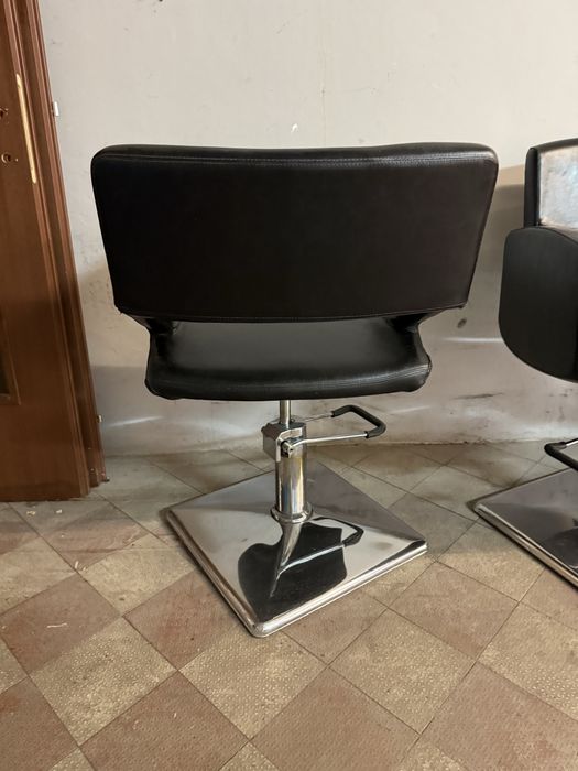Mobilier și echipamente pentru salon de frizerie