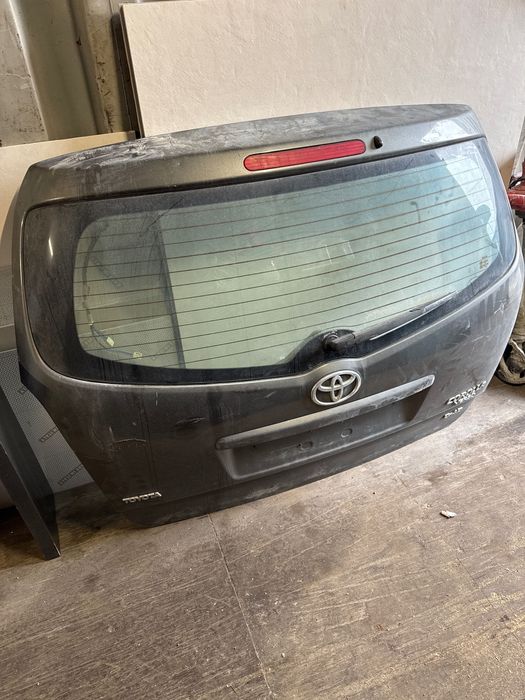 Заден капак toyota avensis verso
