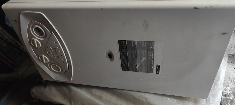 Бу печь Ariston bs ii 24